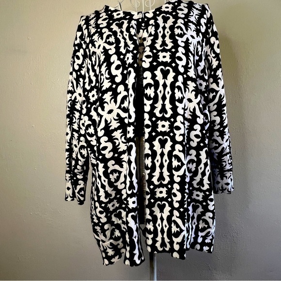 East 5th Black & White Cardigan W/Three Quarter Sleeves, Sz 1x. Preowned. Euc.